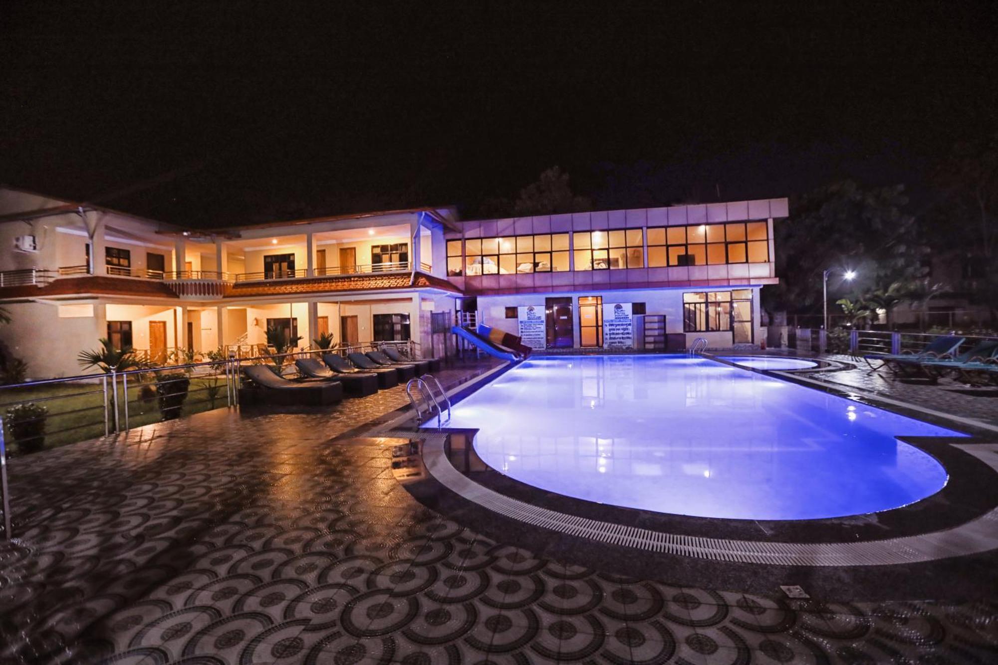 Hotel Wildlife Camp Саураха Екстериор снимка