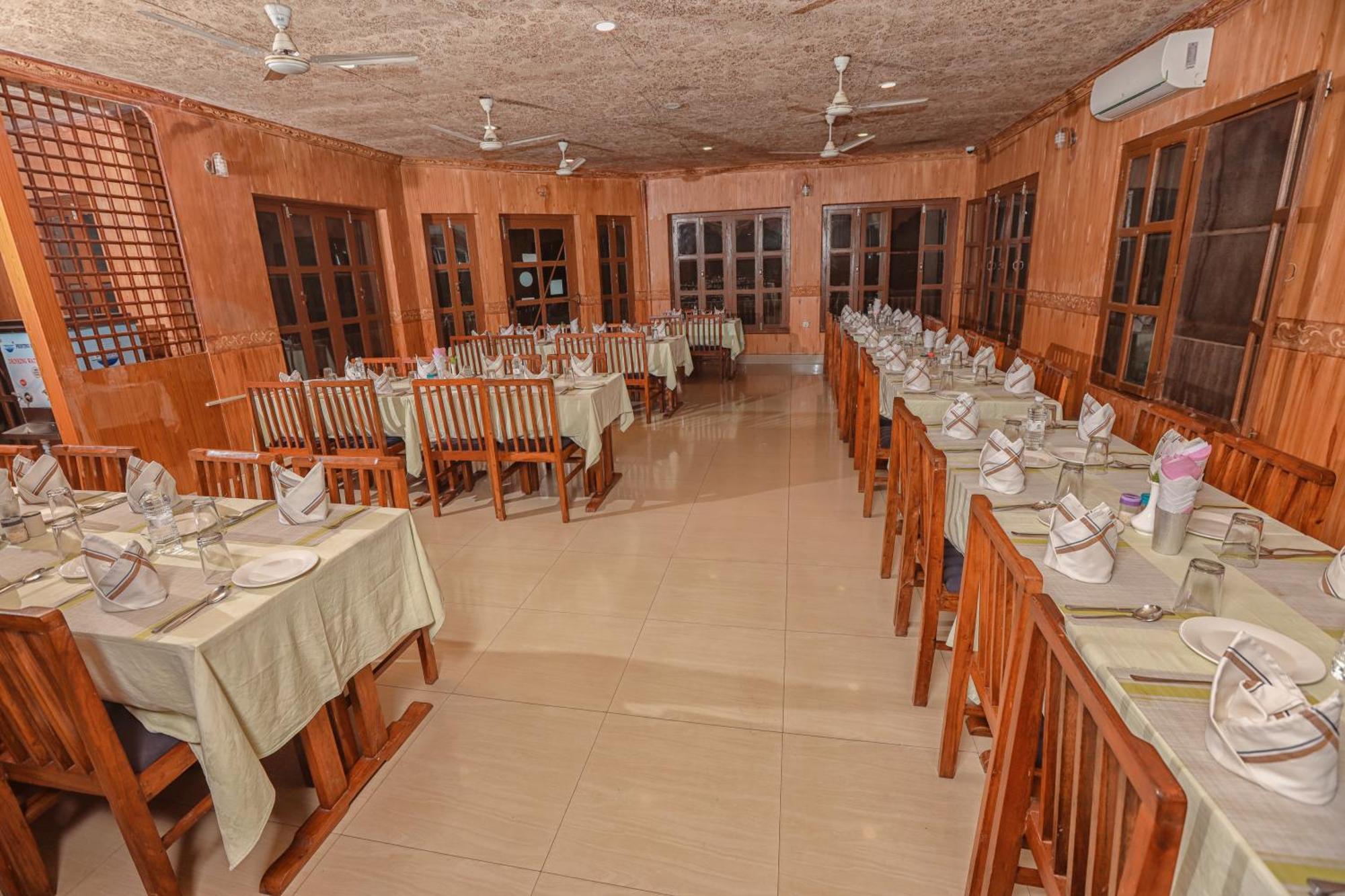 Hotel Wildlife Camp Саураха Екстериор снимка