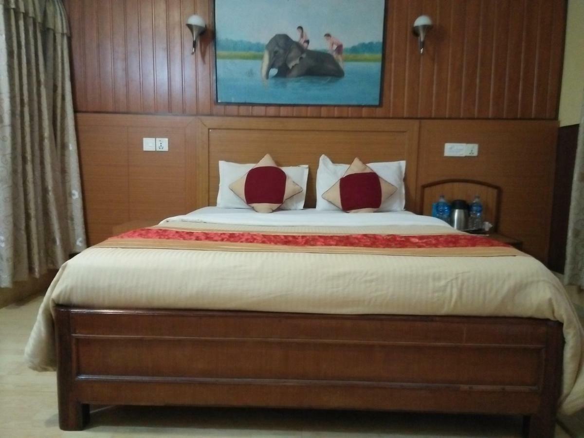 Hotel Wildlife Camp Саураха Екстериор снимка